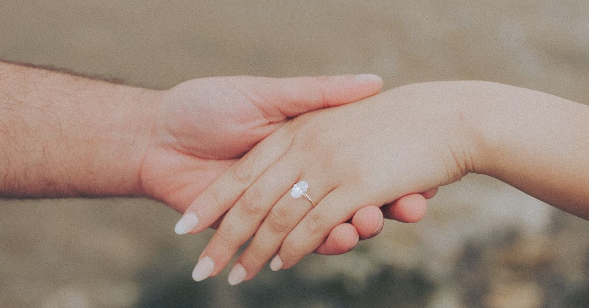 Custom Settings: Tailoring Your Engagement Ring to Stand Out