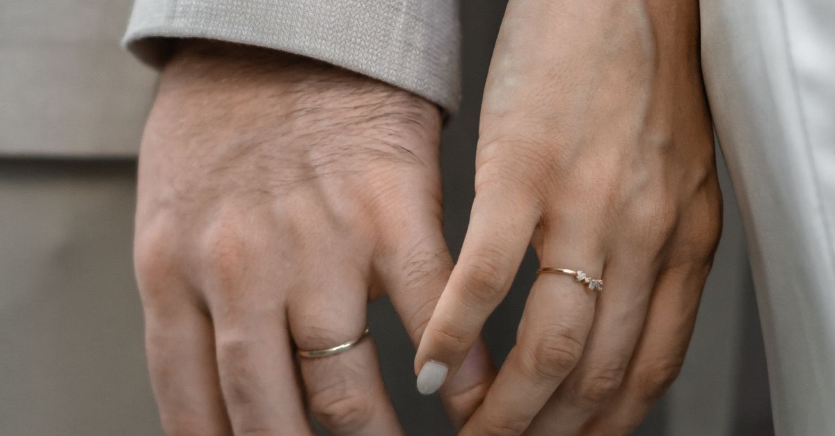 How to Decide Between Rose Gold and Traditional Gold