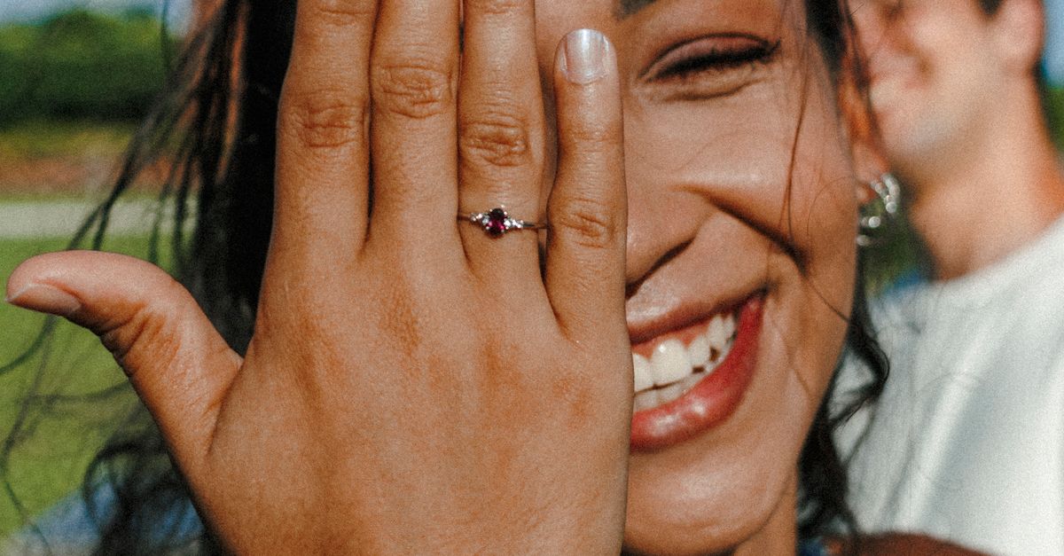 Innovative Use of Colours in Modern Engagement Ring Designs